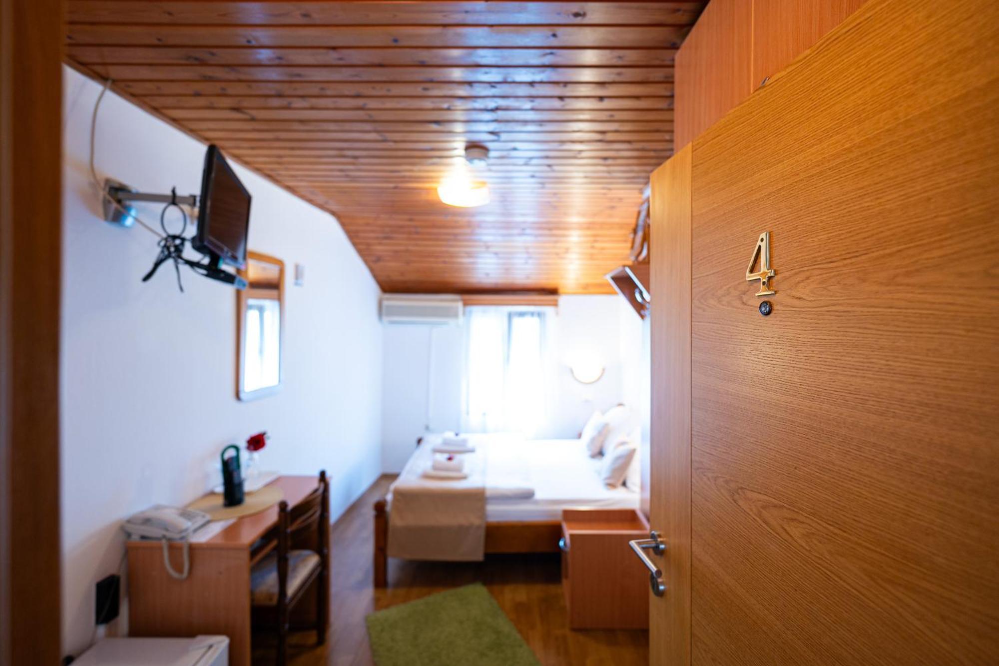 Hotel Bokeljski Dvori Kotor Pokoj fotografie